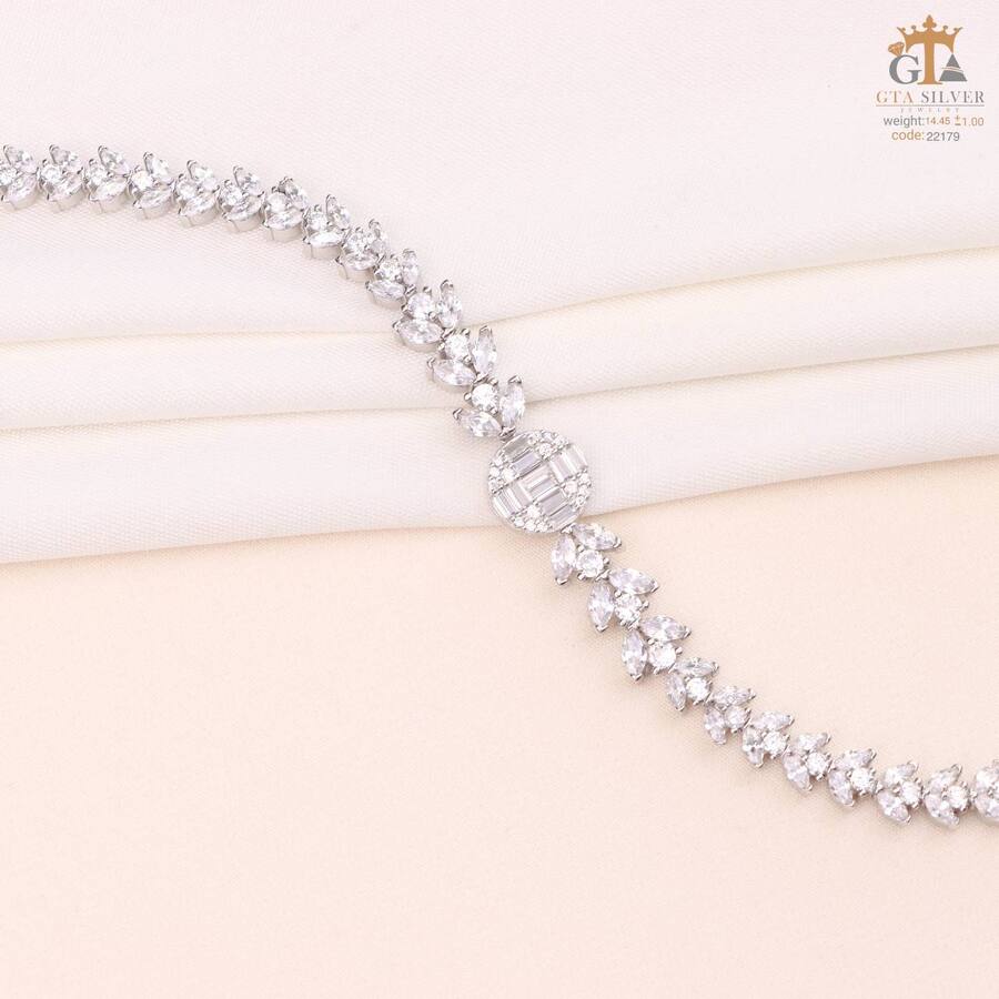 05d929ba-e24c-412b-990f-39b70740bfad.jpg دستبند نقره زنانه نگین دار امرالدکات کد 22179 - Image 1