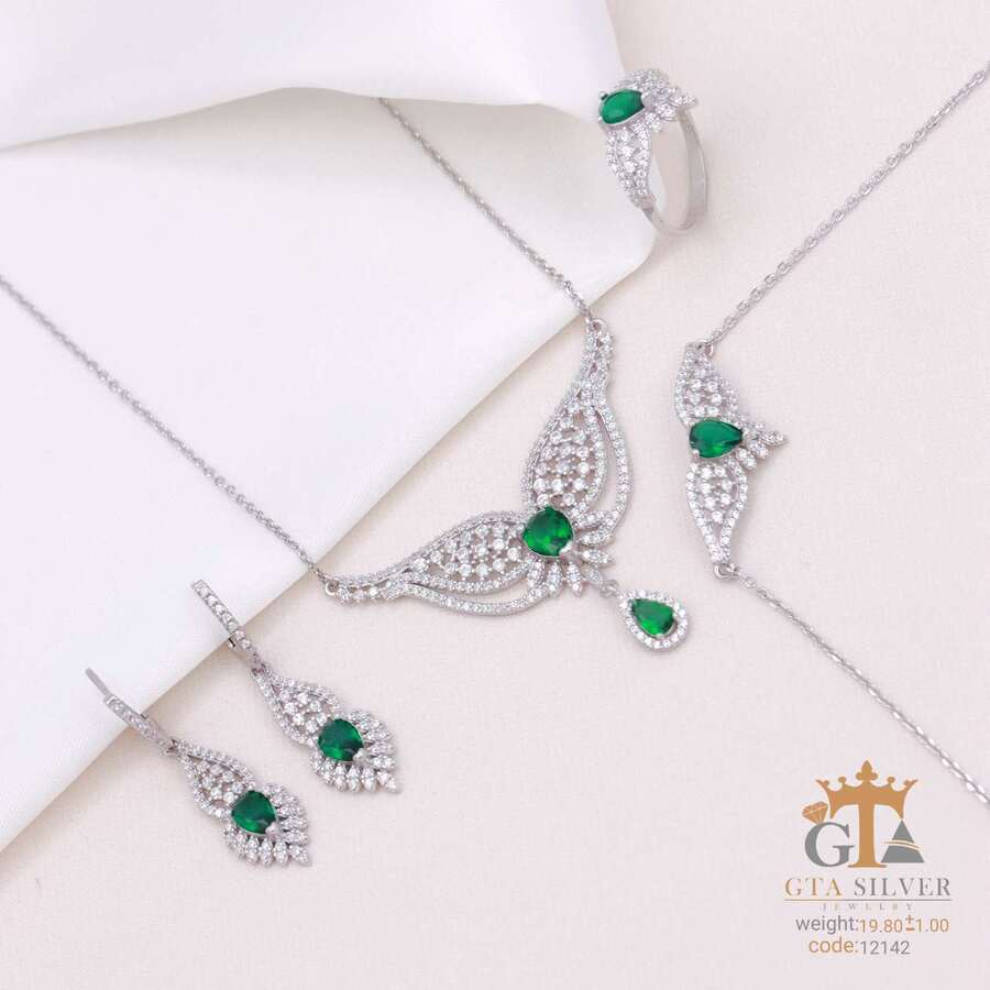 0e0bf464-0131-45b8-b756-33320d11db21.jpg سرویس نقره نگین سبز میکرو زنجیری کد 12142 - Image 1