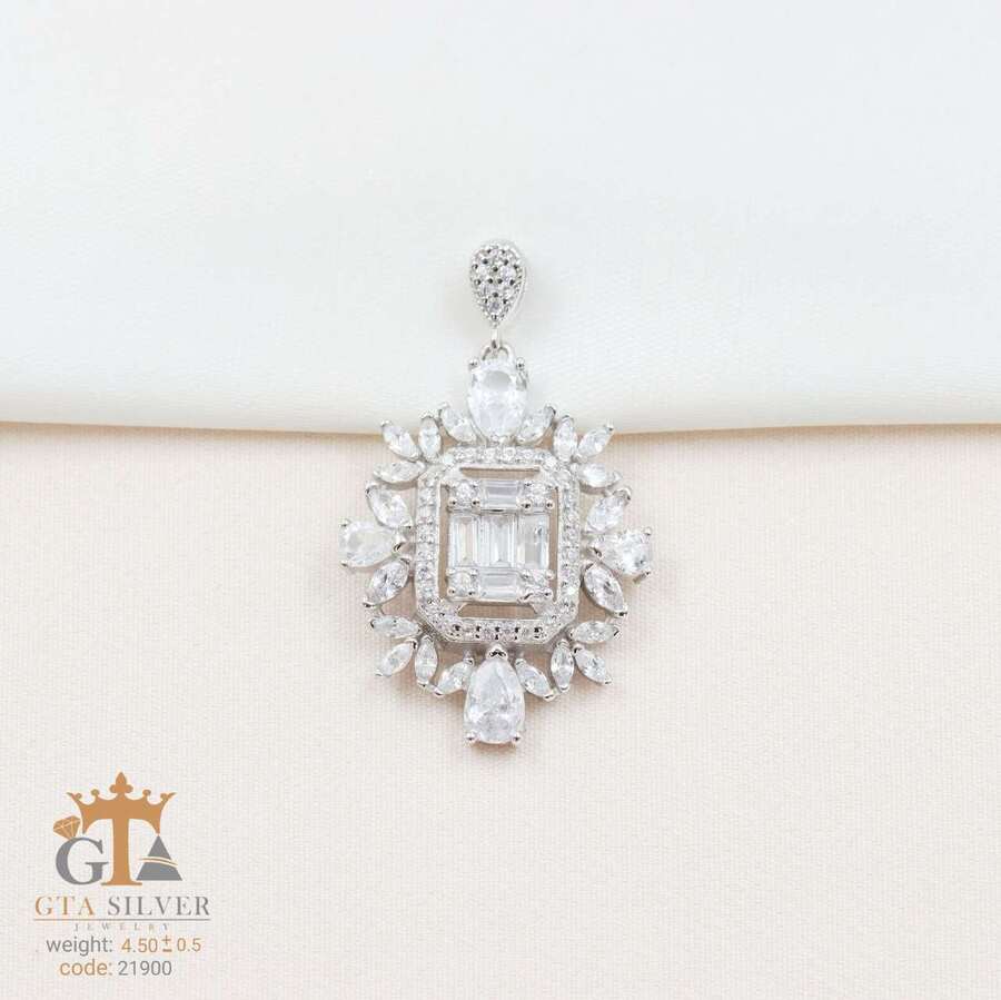 103c0e8f-9d06-440c-8ec9-7461b9357d95.jpg مدال نقره زنانه میکرو امرالدکات کد 21900 - تصویر 1