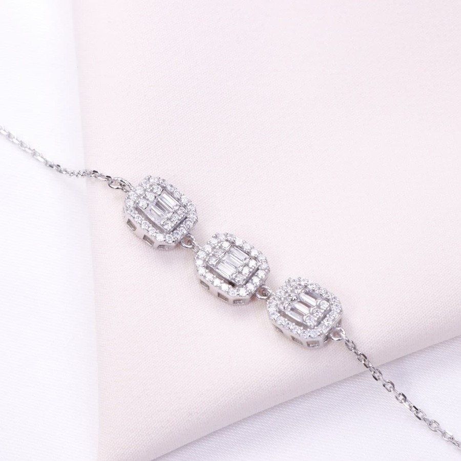 3cdb7a76-4d06-406e-b2dc-e6dfa3815ac5.jpg دستبند نقره میکرو طرح امرالدکات کد 22052 - Image 1