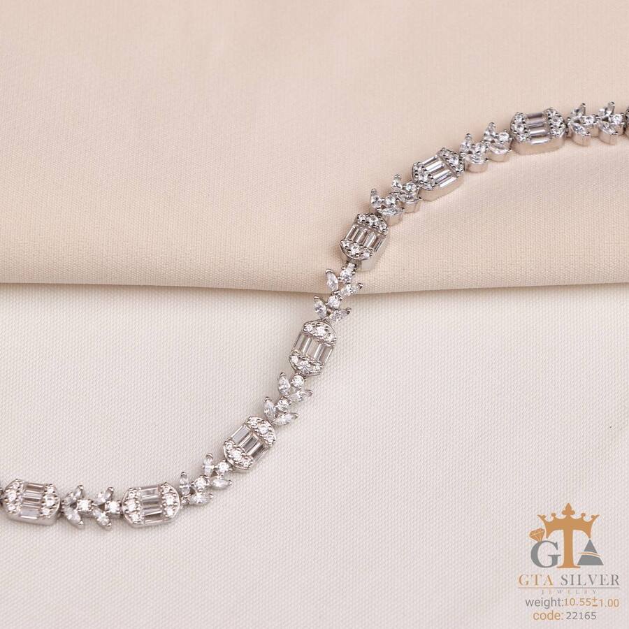 837556f1-288d-402b-8803-cfa2b227eaf0.jpg دستبند نقره زنانه نگین دار امرالدکات کد 22165 - Image 1