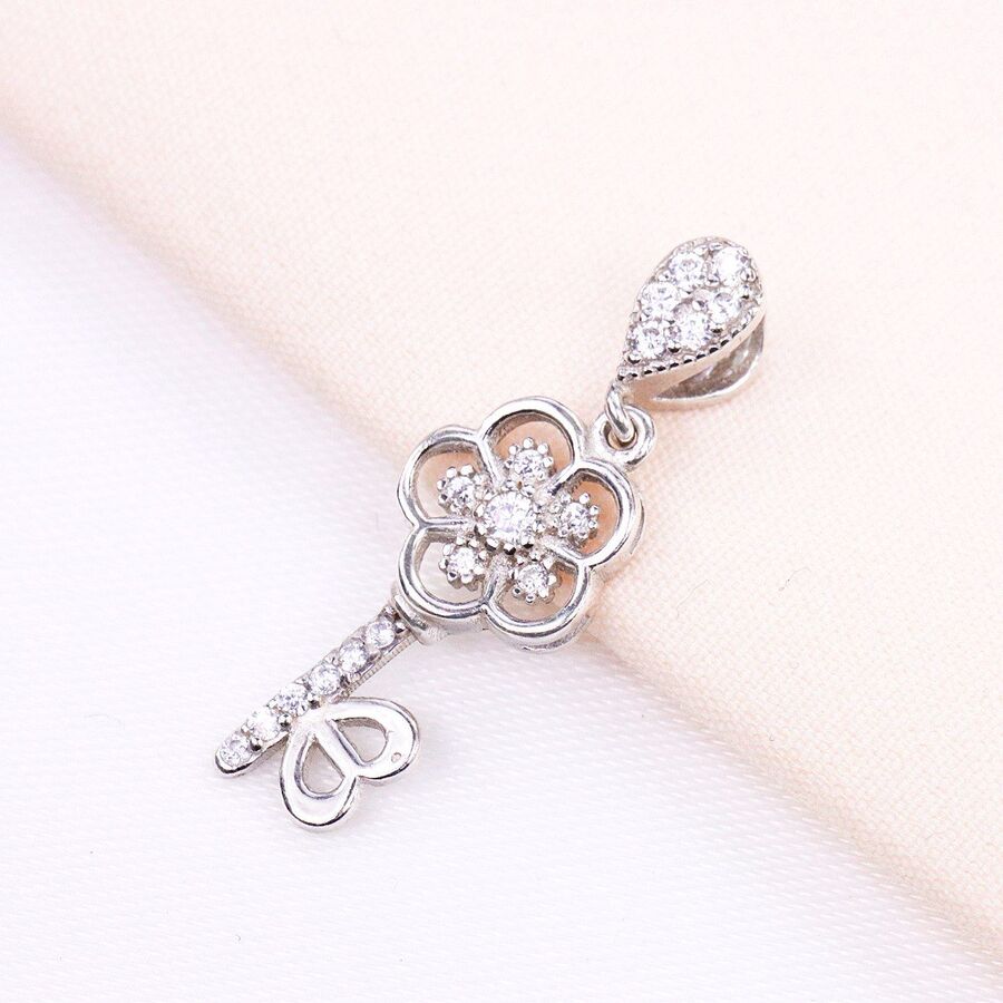 c689433e-7c7d-4e52-af9a-e2b75446a870.jpg مدال نقره میکرو طرح کلید کد 21358 - Image 1