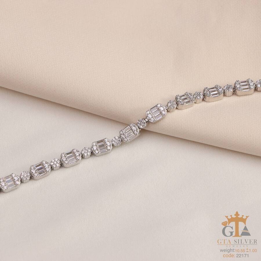 c801f0cf-77ac-4173-9468-f46562b8d544.jpg دستبند نقره کد 22171 - تصویر 1