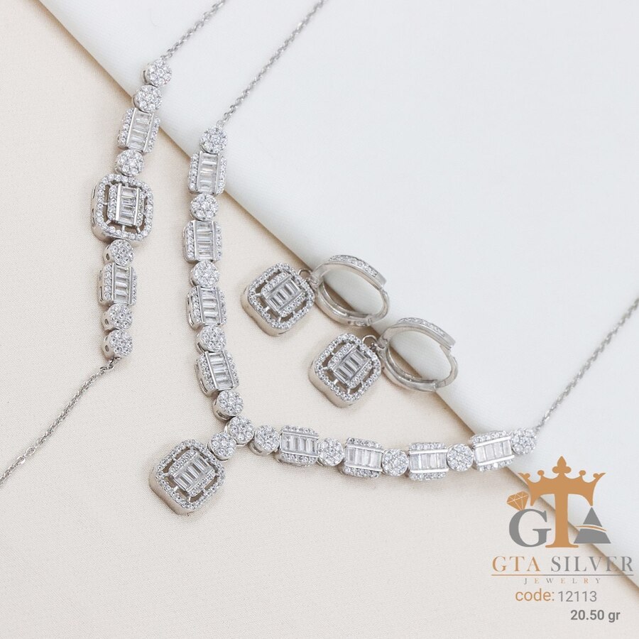 cb11031f-9304-48fb-a603-ac66aa008256.jpg سرویس نقره میکرو زنجیری طرح امرالدکات کد 12113 - تصویر 1