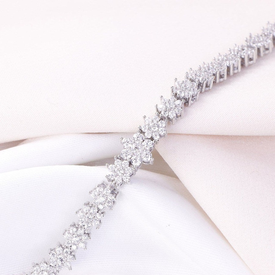 cdf0043e-e76d-40e0-8ccf-b519294b3c6c.jpg دستبند نقره آریسان کد 1017 - تصویر 1