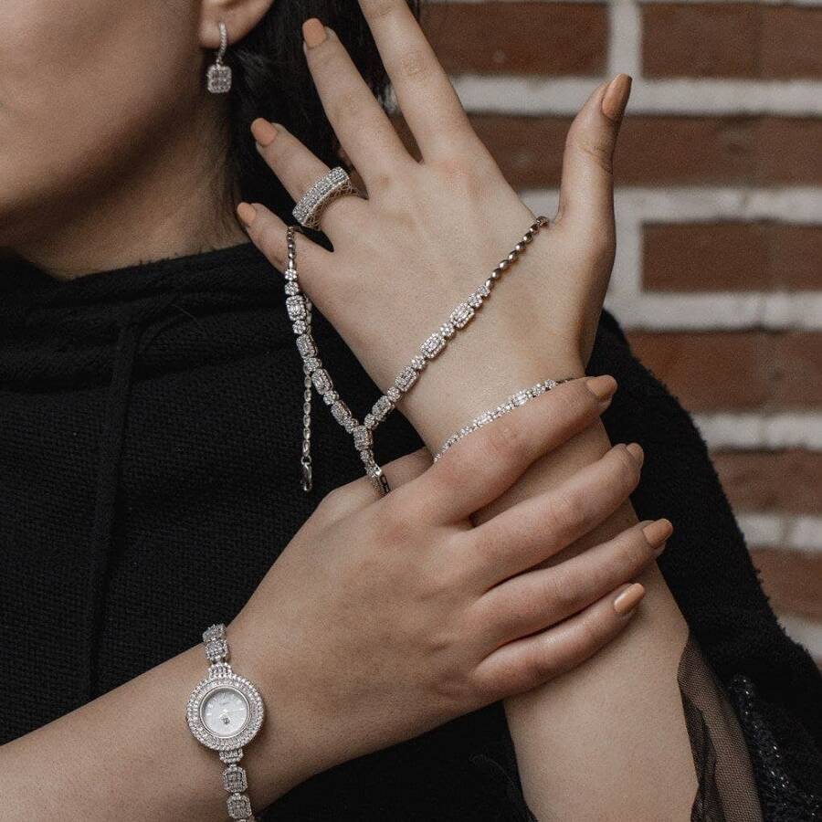 product_45a47bfa-f95e-4b8d-9f7a-17f9efe7f237.jpg سرویس نقره مارسا طرح امرالدکات کد 11129 - Image 1