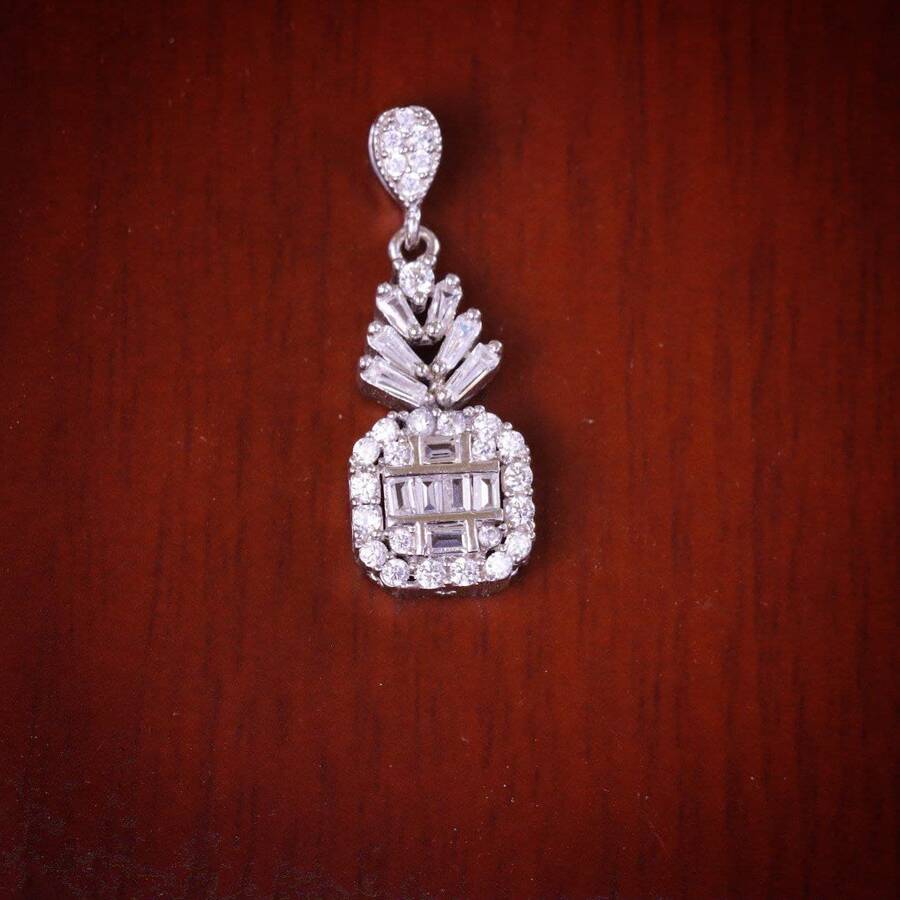 product_faa88cd1-f209-41ff-97bc-650d9698dd14.jpg مدال نقره میکرو طرح امرالدکات کد 21379 - Image 1